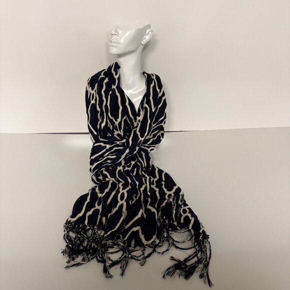Spartina 449 Scarf Sallie Ann Navy Cream Geometric Fringe Wrap Shawl NEW - Picture 7 of 8